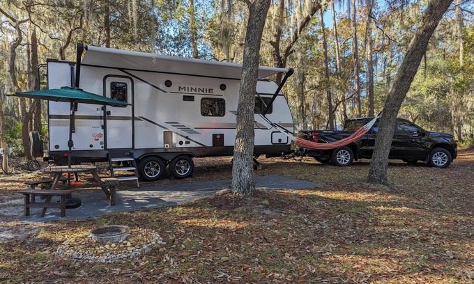 Edgar RV Rental | Lakeview RV/Camper Spot Free Parking Pet-Friendly