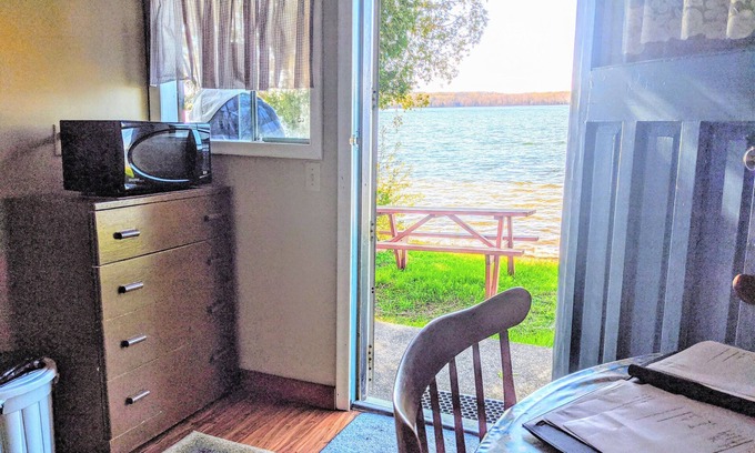 South Bruce Peninsula Cabin | Lakeview Scenic Cabin sleep 4