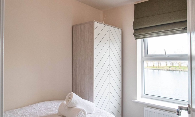 Doncaster House | Lakeview stay is a 4 bedroom luxury house which sleeps 7 guests with lake view