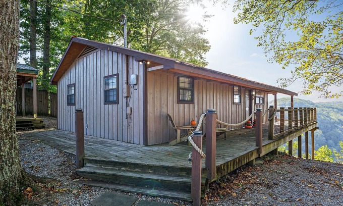 Smithville Ski Chalet | Lakeview Sunset Center Hill Lake