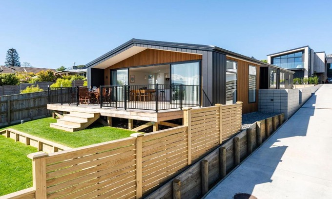 Hilltop House | Lakeview Terrace - Taupo Holiday Home