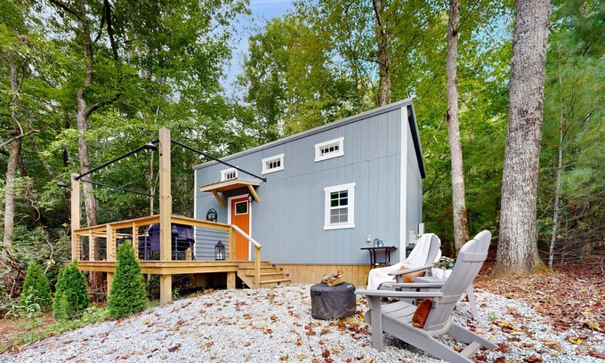 Mills River Cabin | Lakeview tiny home with a loft, full kitchen, furnished deck, & firepit