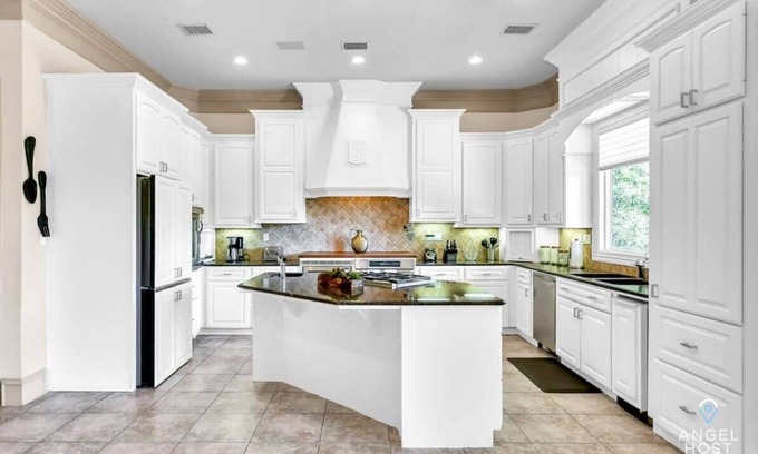 The Woodlands Apartment | Lakeview Villa | Ideal Monthly Stay | Private Pool