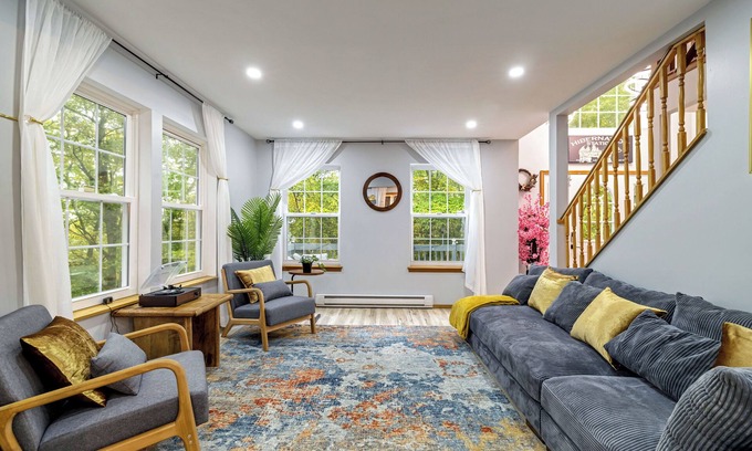 East Stroudsburg House | Lakewalk Home in the Poconos