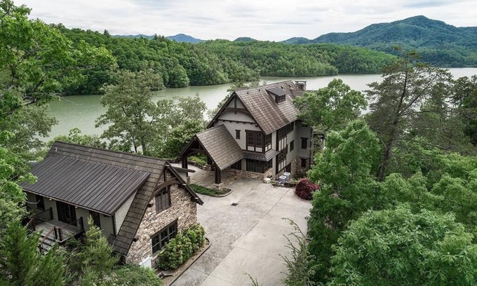 Bryson City Cabin | Lakewood Pointe and Guesthouse - Free Railroad Admission + Majestic Views +
