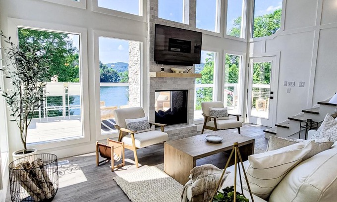 Maynardville House | Lakin' It Easy