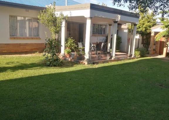 Klerksdorp House | LALA POA GUEST HOUSE