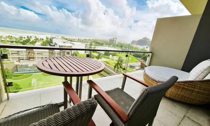 Ngu Hanh Son Apartment | Lalahouses - 2BR Ocean View Apt in Huyatt Regency
