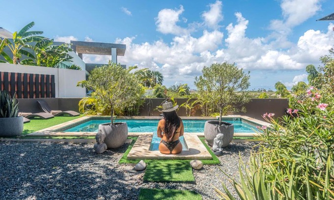 Malmok House | Lama y Solo Unique private room walking distance to the Beach