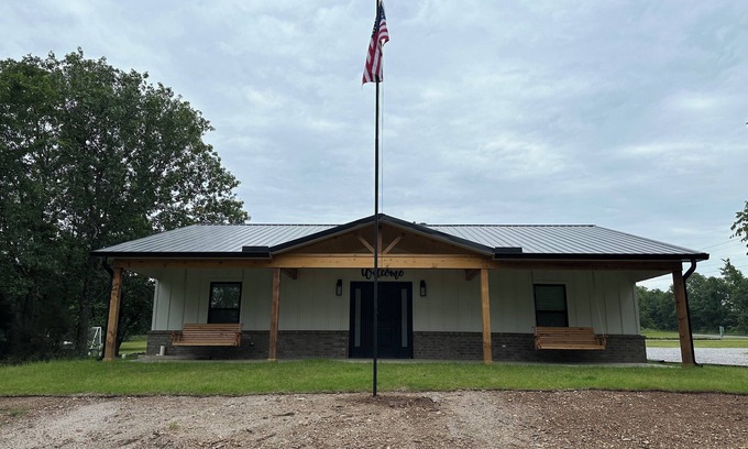 Evening Shade House | LaMar-a-Lago is a beautiful new home minutes from Lake Tenkiller