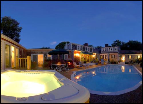 West Barnstable Hotel | Lamb and Lion Inn