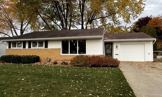 Green Bay House | Lambeau neighborhood quiet 3 bedroom house