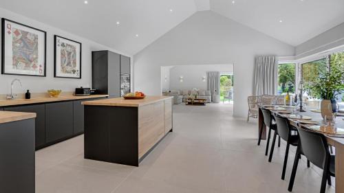 Erlestoke House | Lambs Lawn