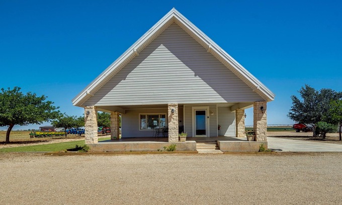 Lamesa House | Lamesa Vacation Rental w/Covered Patio & Fire Pit