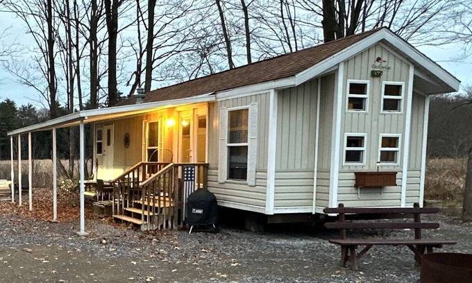 Bradford Cottage | Lamoka Lake 4-season tiny house for boating, ice-fishing, hunting, wineries