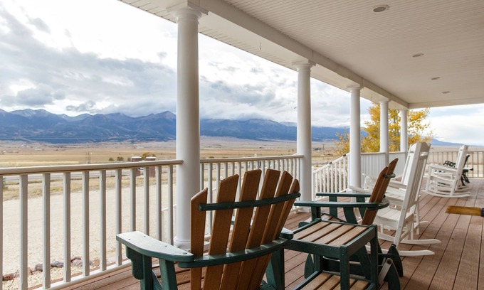 Westcliffe Cabin | Lamp Post Lodge