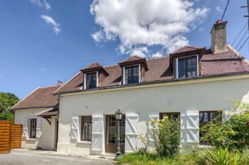 Pierrefonds Villa | Lampadaire du Martreuil Famille