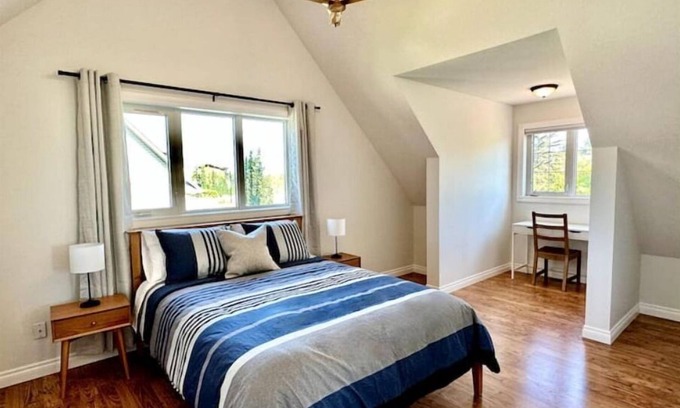 Sylvan Lake House | Lamplight Cottage | paddle-boards, AC, best beach!