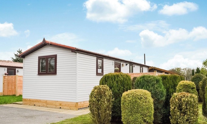 Wilberfoss Cottage | Lanburnum Lodge - UK47076