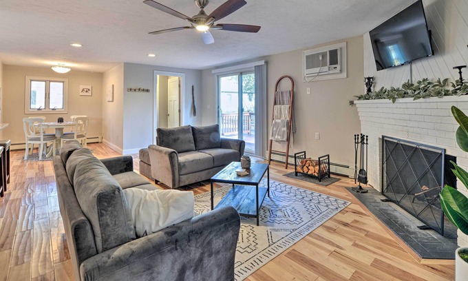 Lancaster House | Lancaster Haven: Large Yard, Community Beach!