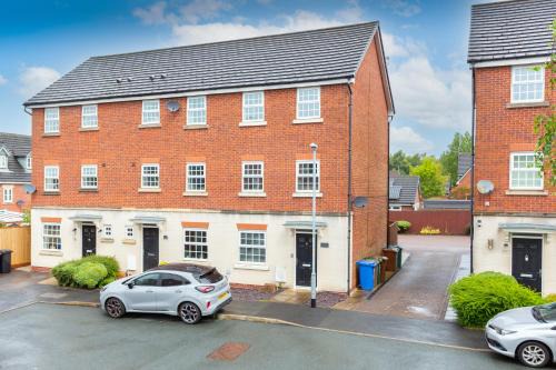 Chorley House | Lancers Close House