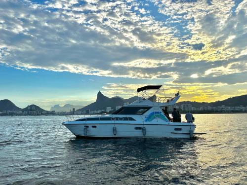 Gloria Boat Rental | Lancha Oceanic RJ