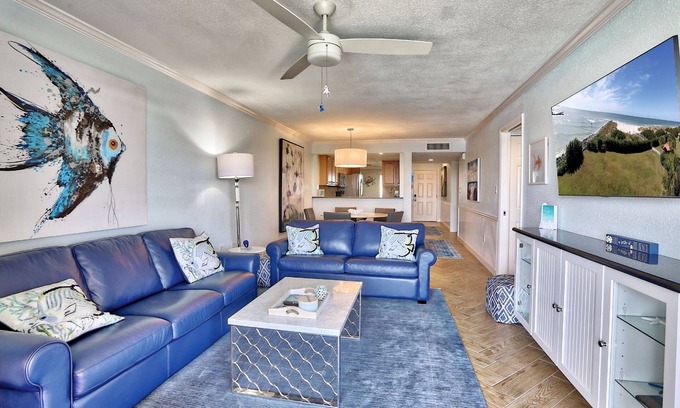 Sunset Beach Condo | ☀️Land's End 3-403🐬Bay Views🏖️Beach Access on Grounds🌴Large Pool😎Top Floor
