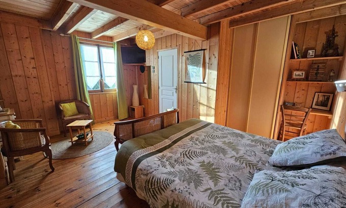 Aillas Bed & Breakfast | Landes" guest room with private Nordic bath