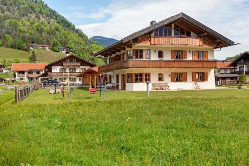 Wallgau Apartment | Landhaus Bergkulisse