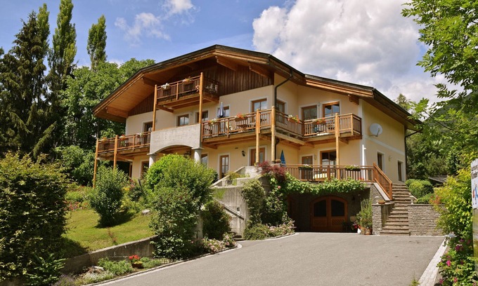 Hermagor-Pressegger See Apartment | Landhaus Mitsche, Gartnerkofel apartment with mountain views