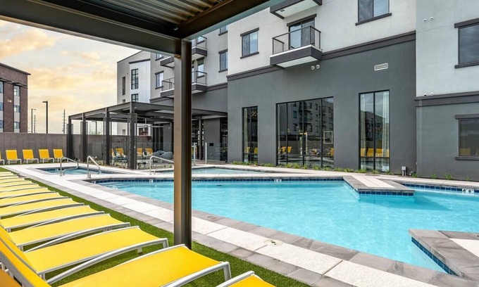 Warehouse District Apartment | Landing | Amazing 1BD, Clubhouse, Yoga Studio