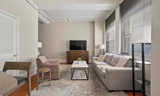 Downtown Nashville Apartment | Landing | Amazing 1BD, Gym