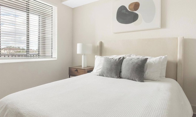 Palmetto Apartment | Landing | Amazing 1BD, Gym, Yoga Studio