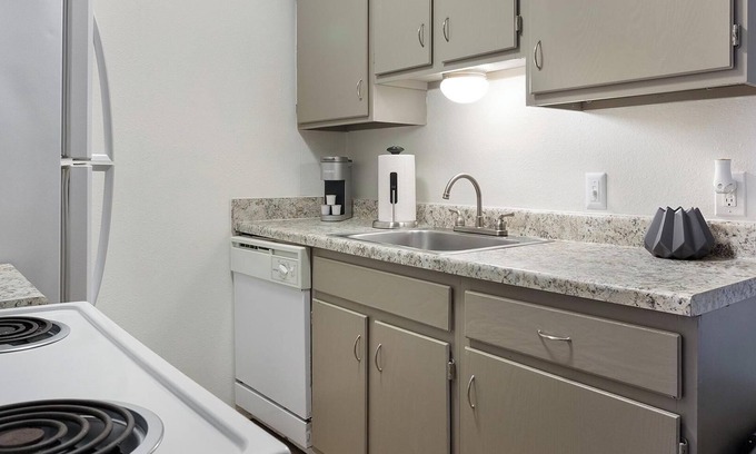 South Tulsa Apartment | Landing | Amazing 1BD, Gym, Clubhouse