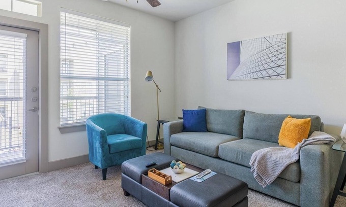 Spring Apartment | Landing | Amazing 1BD, Gym, Courtyard