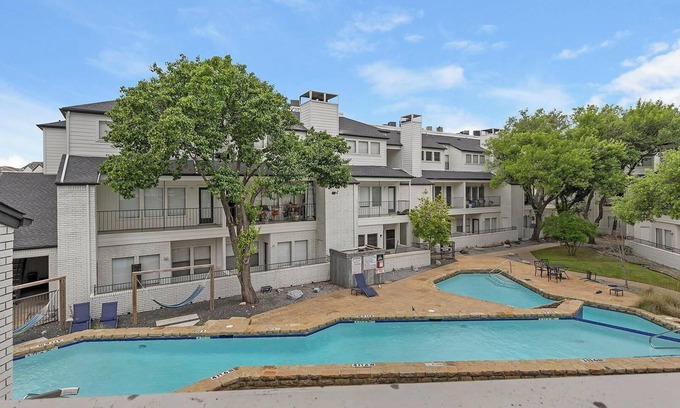 Fort Worth Apartment | Landing | Amazing 1BD, Pool, Gym