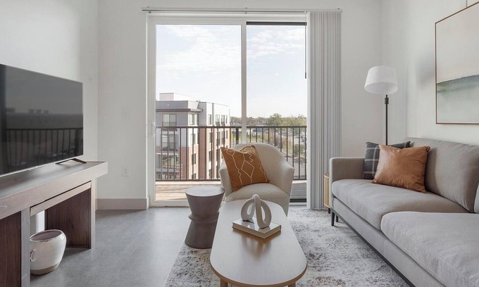 Richmond Apartment | Landing | Amazing 2BD, Clubhouse, Pool