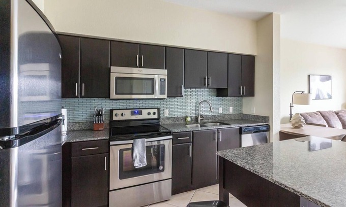 Miramar Apartment | Landing | Amazing 2BD, Clubhouse, Gym