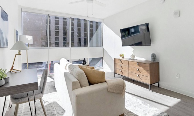 Five Points South Apartment | Landing | Amazing Studio, Rooftop Lounge, Pool