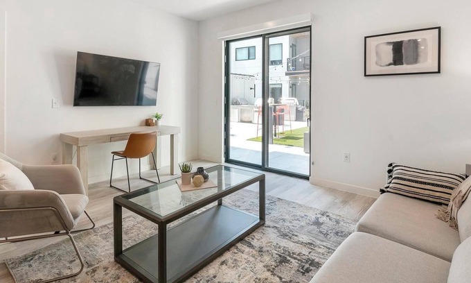 Richmond Apartment | Landing at 1510 Belleville - 1 Bedroom in Scott.