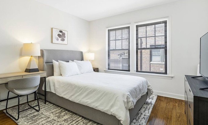 North Kenwood Apartment | Landing at 4455 S. Greenwood Avenue - Studio in Kenwood