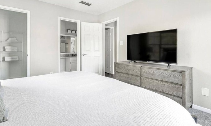Ellendale Apartment | Landing at Arbors River Oaks Apartment Homes - 1 Bedroom in Downtown Memphis