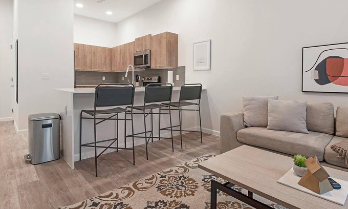 Florida Center Apartment | Landing at Deseo Grande - 1 Bedroom in Southwes.
