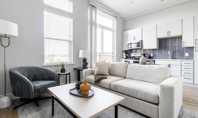 Downtown Apartment | Landing at Foster on the Park - Studio in Downtown