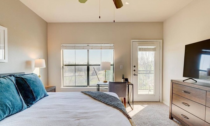 Euless Apartment | Landing at Franciscan At Bear Creek - 1 Bedroom in Downtown Euless