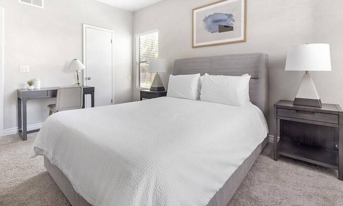 Rancho Oakey Apartment | Landing at Helix Apartments - 1 Bedroom in Rancho Oakey