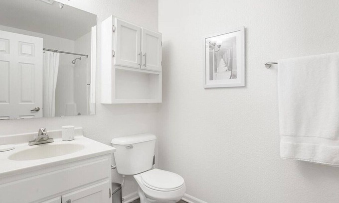 Fort Wayne Apartment | Landing at Island Club - 2 Bedrooms in Downtown Fort Wayne