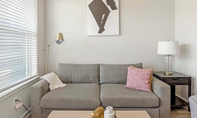 Huntsville Apartment | Landing at Laurel at Dry Creek - 1 Bedroom in E.