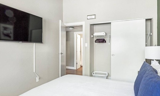 Longmont Apartment | Landing at Parkway Flats - 2 Bedrooms in Downtown Longmont