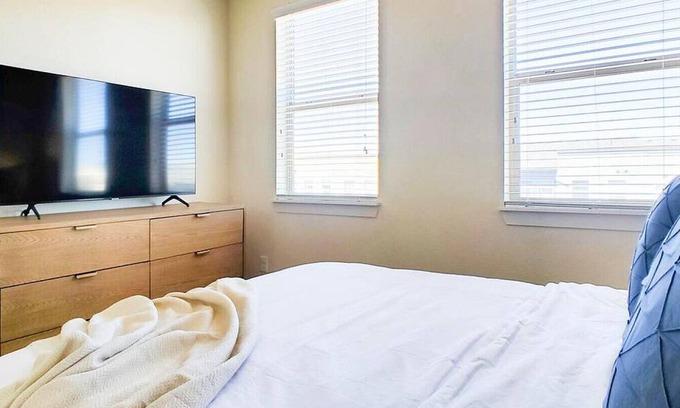 Lone Tree Apartment | Landing at Regency RidgeGate - 2 Bedrooms in Downtown Lone Tree